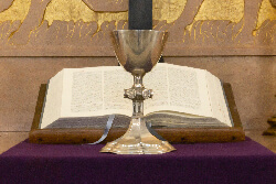 Kelch am Altar der Evangelischen Gustav-Adolf-Kirche