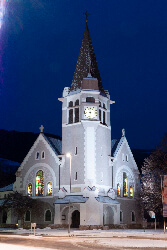 Die Evangelische Gustav-Adolf-Kirche bei Nacht