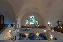 Obergeschoss, Blick zu Fenstern der Ostseite in der Evangelischen Gustav-Adolf-Kirche